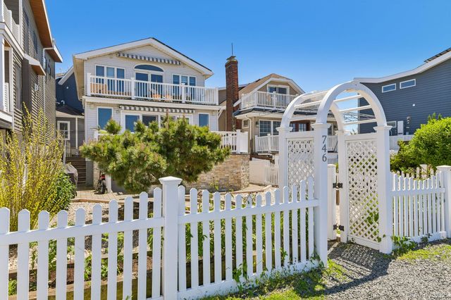 746 W Bay Drive, Long Beach, NY 11561