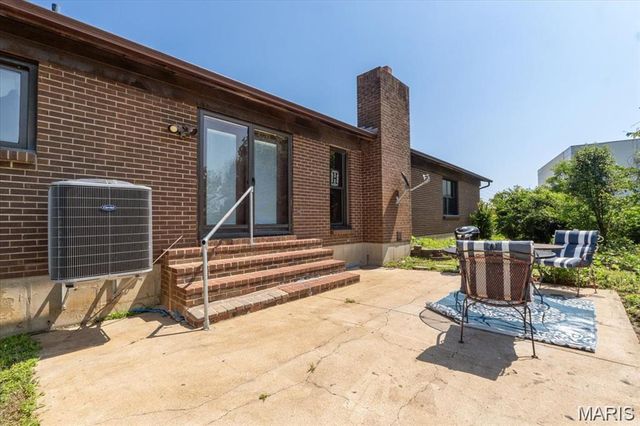 18668 Olive Street Road, Chesterfield, MO 63005