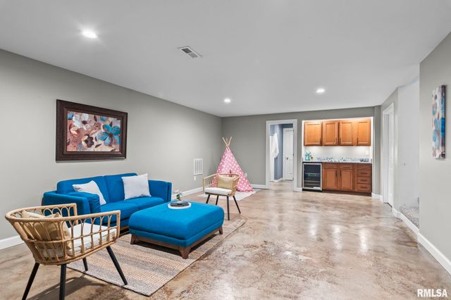 4546 THOMPSON Road, Springfield, IL 62711