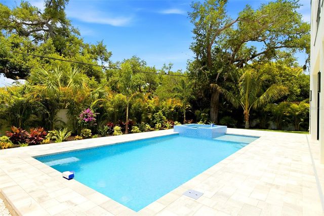 1870 JASMINE DRIVE, Sarasota, FL 34239