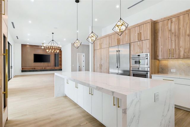 1870 JASMINE DRIVE, Sarasota, FL 34239