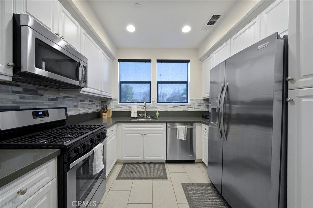Image 10 of property listing at 4963 Laurel Street C, Montclair, CA 91763
