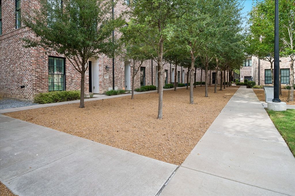 14957 Oak Street, Addison, TX 75001 — photo 2