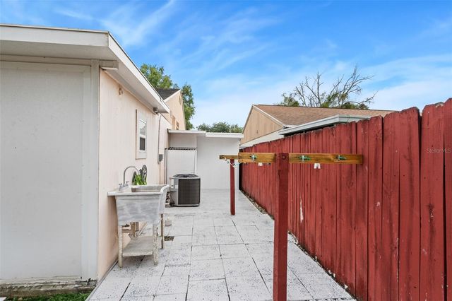 8903 CAMINO VILLA, Tampa, FL 33635