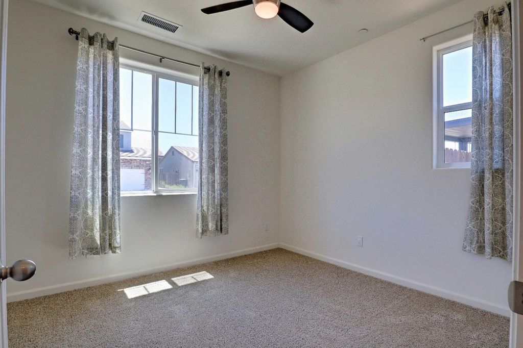 Image 11 of property listing at 4049 San Jose Avenue, Clovis, CA 93619