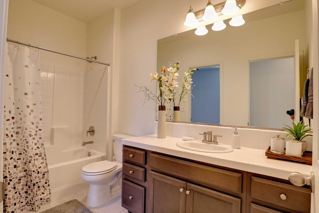 Image 14 of property listing at 4049 San Jose Avenue, Clovis, CA 93619