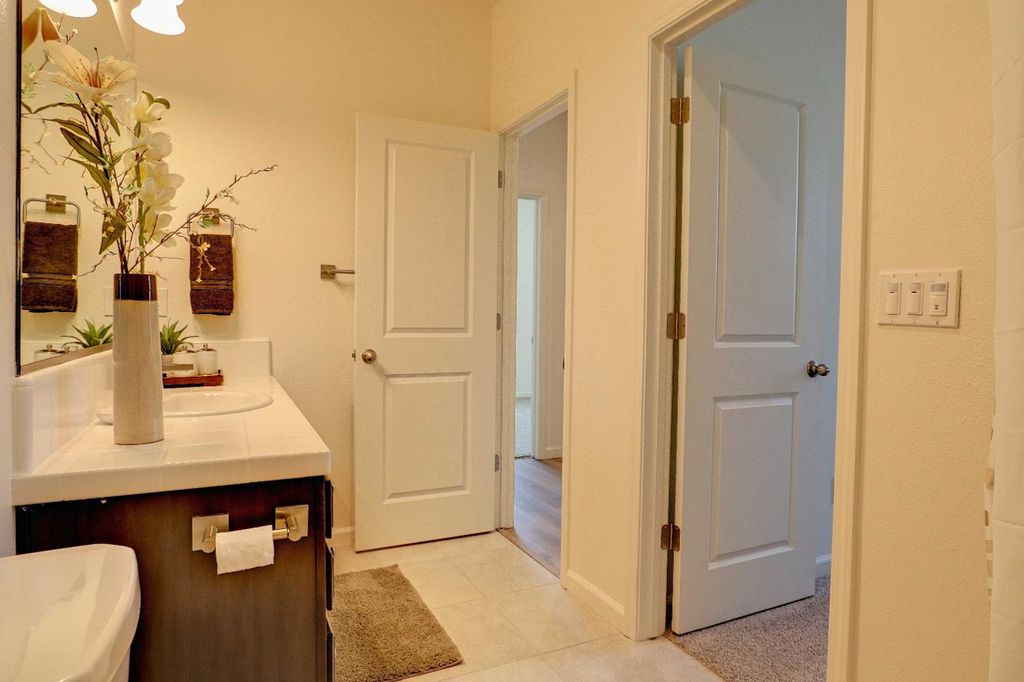 Image 15 of property listing at 4049 San Jose Avenue, Clovis, CA 93619