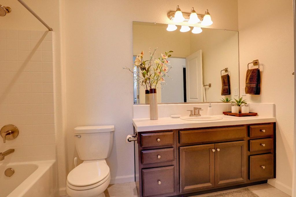 Image 16 of property listing at 4049 San Jose Avenue, Clovis, CA 93619