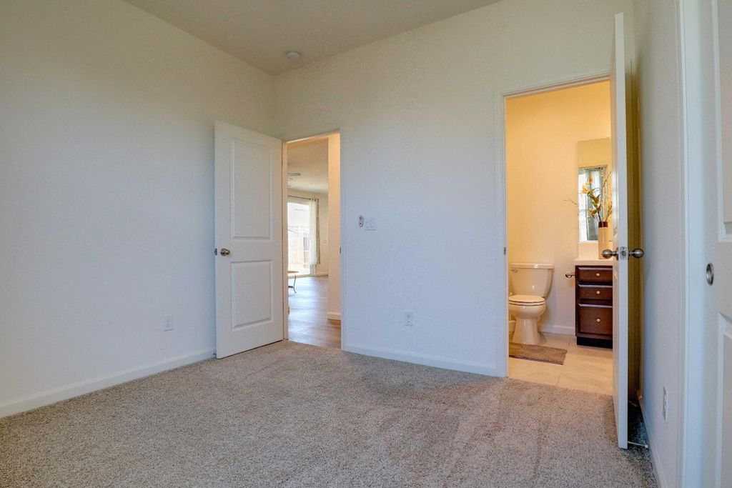 Image 18 of property listing at 4049 San Jose Avenue, Clovis, CA 93619