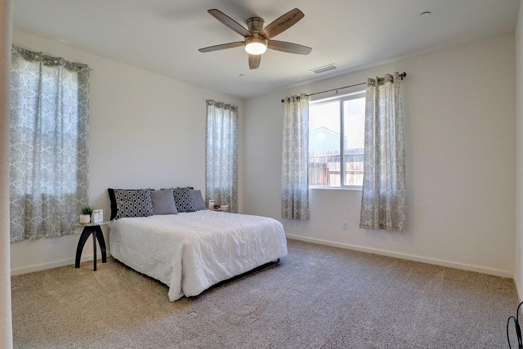 Image 20 of property listing at 4049 San Jose Avenue, Clovis, CA 93619