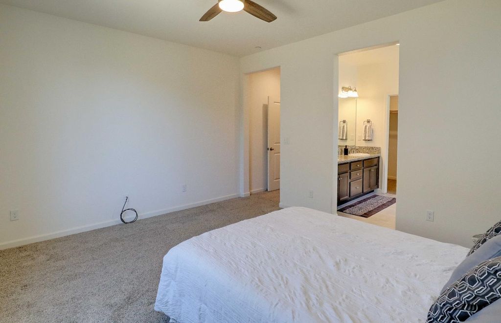 Image 24 of property listing at 4049 San Jose Avenue, Clovis, CA 93619