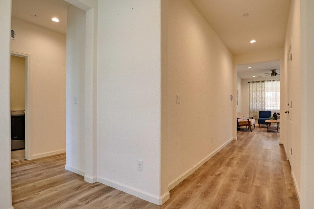 Image 3 of property listing at 4049 San Jose Avenue, Clovis, CA 93619