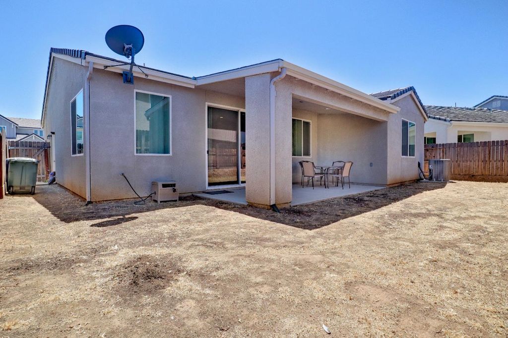 Image 30 of property listing at 4049 San Jose Avenue, Clovis, CA 93619