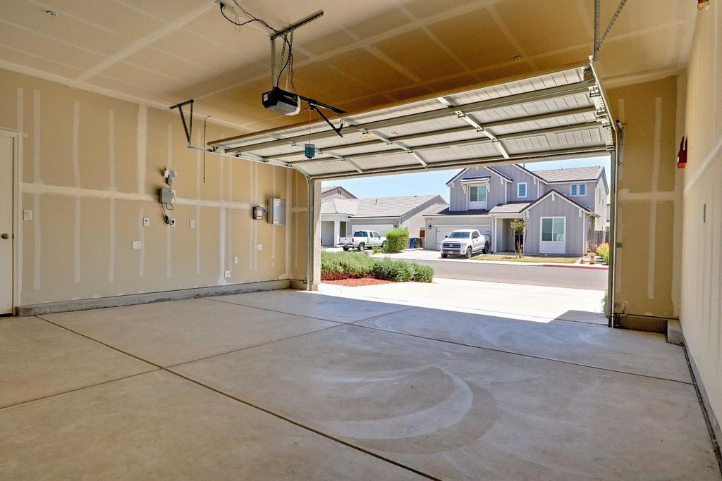 Image 38 of property listing at 4049 San Jose Avenue, Clovis, CA 93619