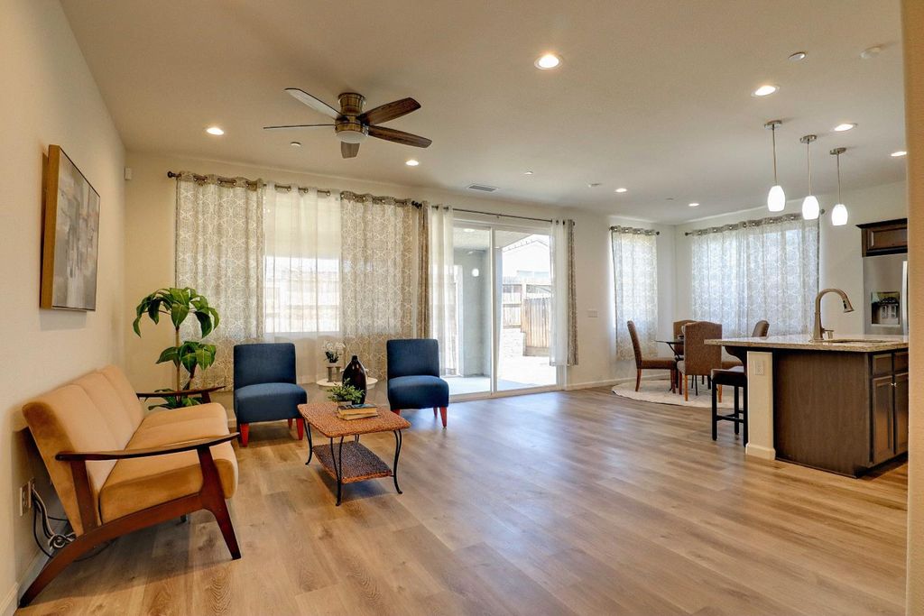 Image 4 of property listing at 4049 San Jose Avenue, Clovis, CA 93619