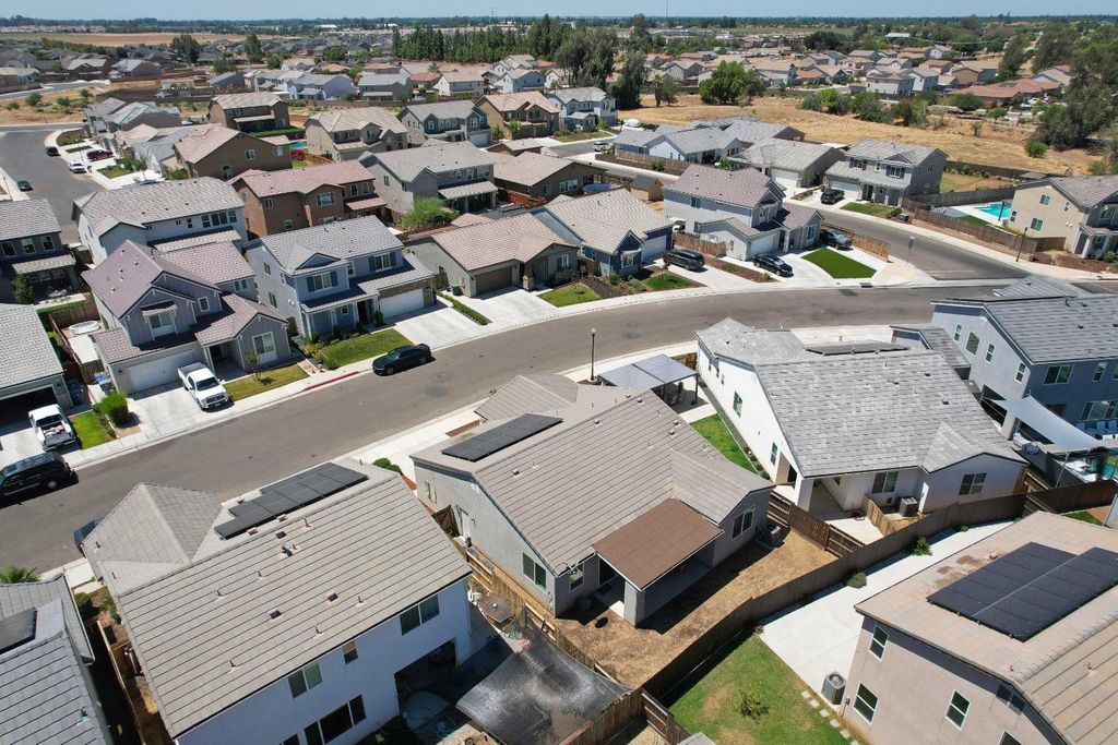 Image 50 of property listing at 4049 San Jose Avenue, Clovis, CA 93619