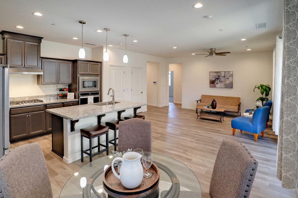 Image 7 of property listing at 4049 San Jose Avenue, Clovis, CA 93619