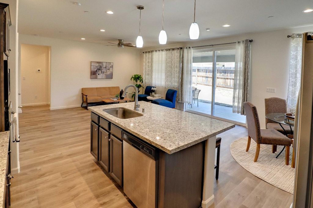 Image 8 of property listing at 4049 San Jose Avenue, Clovis, CA 93619