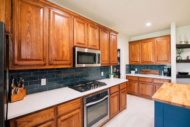 204 Country Lakes Drive, Argyle, TX 76226