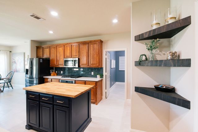 204 Country Lakes Drive, Argyle, TX 76226