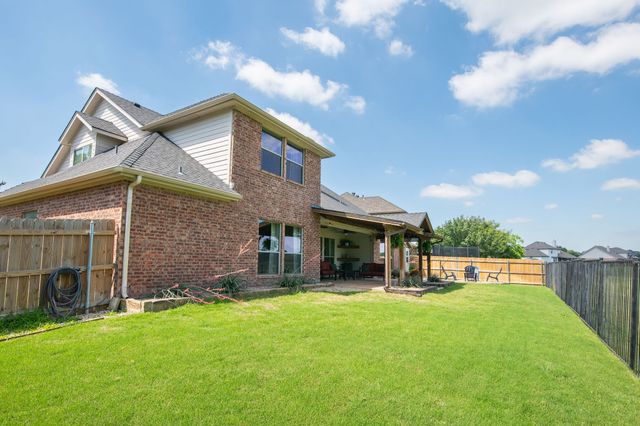 204 Country Lakes Drive, Argyle, TX 76226