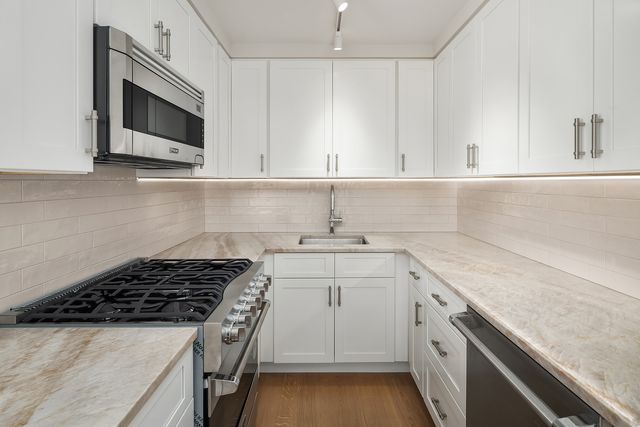 555 Main St Apt 805, New York City, NY 10044