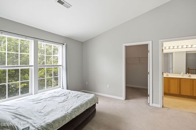 28 Abby Road, Farmingdale, NJ 07727