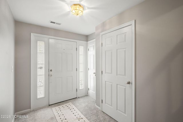 28 Abby Road, Farmingdale, NJ 07727