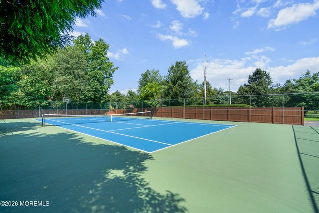 28 Abby Road, Farmingdale, NJ 07727