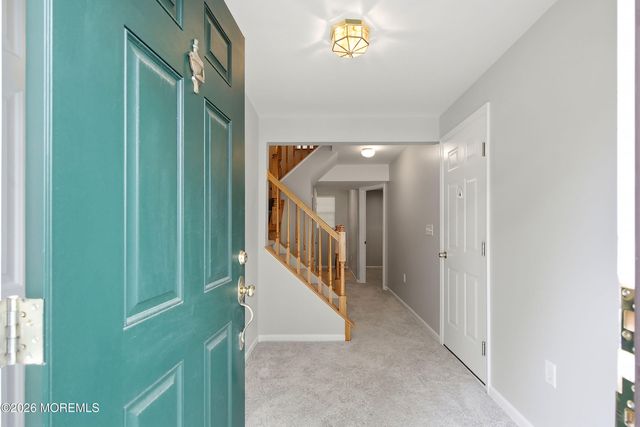 28 Abby Road, Farmingdale, NJ 07727