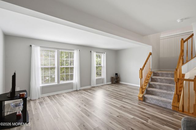 28 Abby Road, Farmingdale, NJ 07727