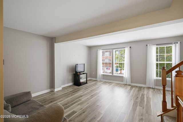 28 Abby Road, Farmingdale, NJ 07727