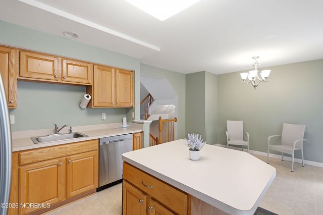 28 Abby Road, Farmingdale, NJ 07727