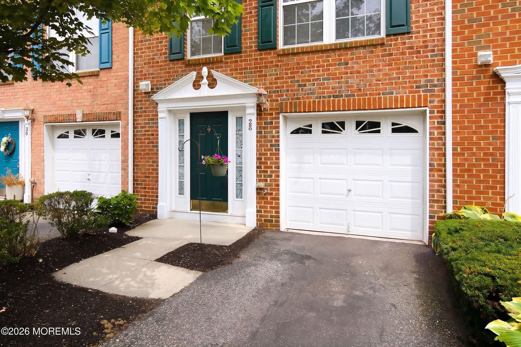28 Abby Road, Farmingdale, NJ 07727