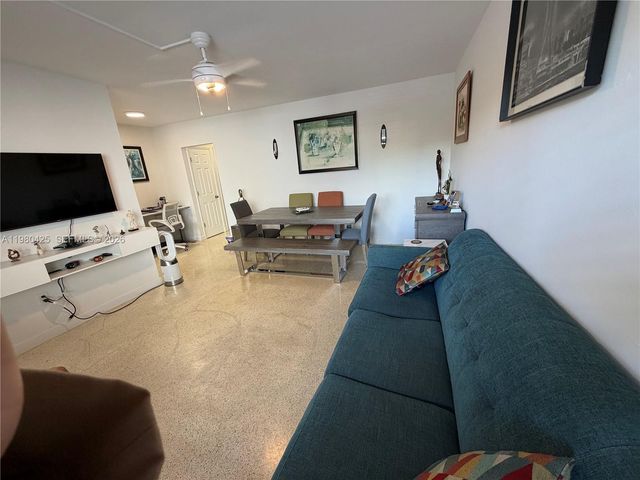 3055 SW 1st Ave 201, Miami, FL 33129