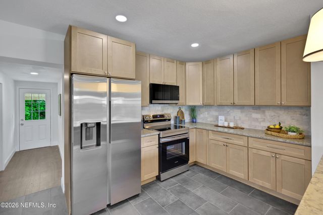 5541 MILMAR Drive N, Jacksonville, FL 32207