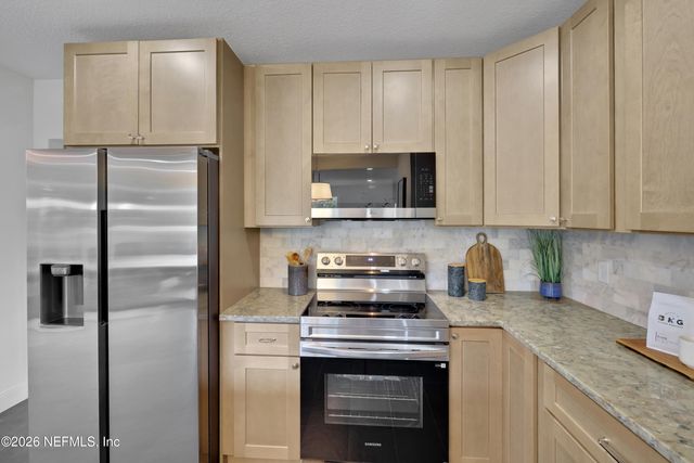 5541 MILMAR Drive N, Jacksonville, FL 32207