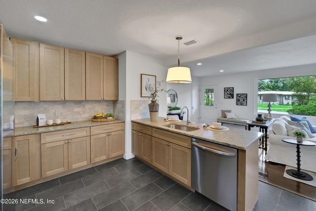 5541 MILMAR Drive N, Jacksonville, FL 32207