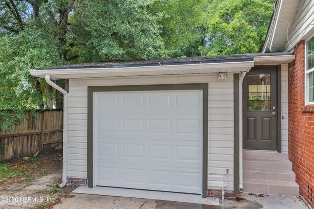 5541 MILMAR Drive N, Jacksonville, FL 32207