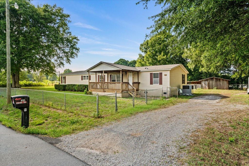211 Patricia Avenue, Chatsworth, GA 30705