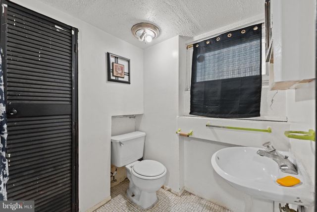 2405 RHODE ISLAND AVE NE, Washington, DC 20018