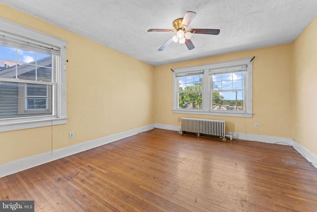 2405 RHODE ISLAND AVE NE, Washington, DC 20018