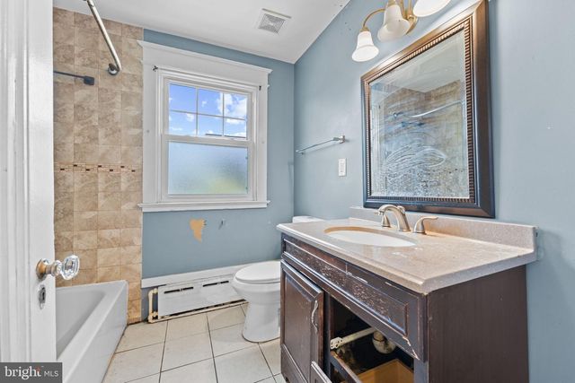 2405 RHODE ISLAND AVE NE, Washington, DC 20018