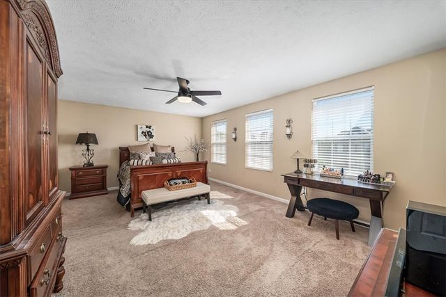 8047 Maureen Dr, Cranberry Twp, PA 16066