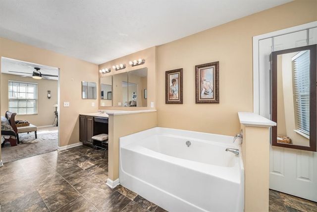 8047 Maureen Dr, Cranberry Twp, PA 16066