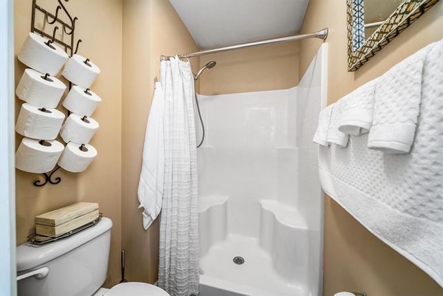 8047 Maureen Dr, Cranberry Twp, PA 16066