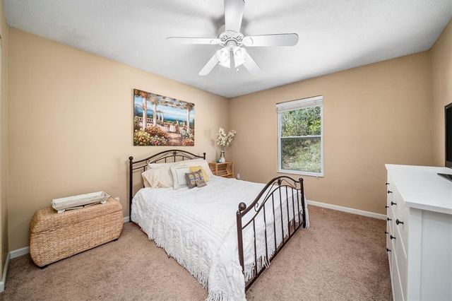 8047 Maureen Dr, Cranberry Twp, PA 16066