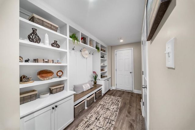 8047 Maureen Dr, Cranberry Twp, PA 16066