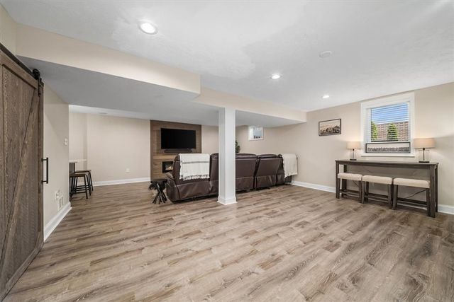 8047 Maureen Dr, Cranberry Twp, PA 16066