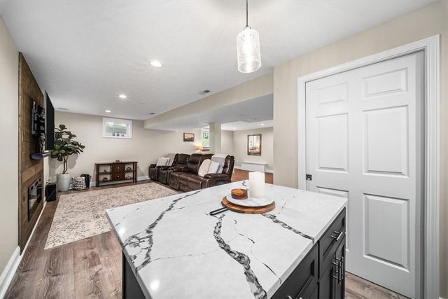 8047 Maureen Dr, Cranberry Twp, PA 16066